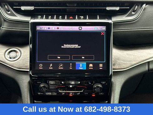 Used 2023 Jeep Grand Cherokee Limited w/ Luxury Tech Group II image 13