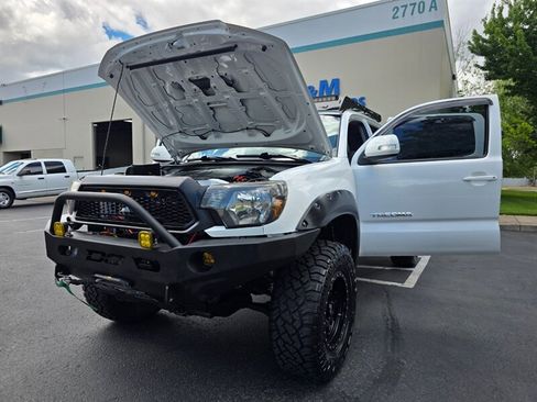 Used 2015 Toyota Tacoma 4x4 Double Cab w/ TRD Sport Package image 25
