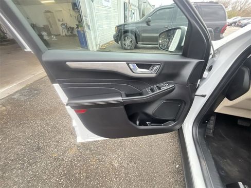 Used 2022 Ford Escape SEL image 13