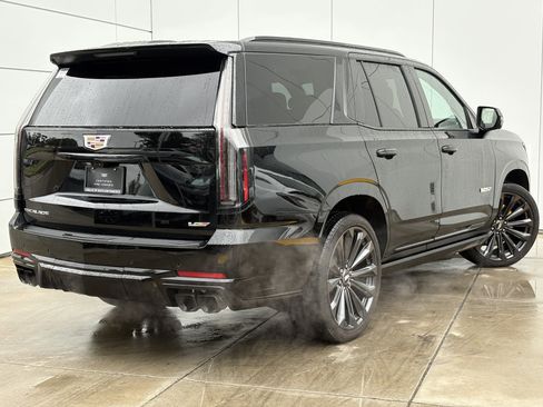 Certified 2025 Cadillac Escalade V AWD/4WD image 7