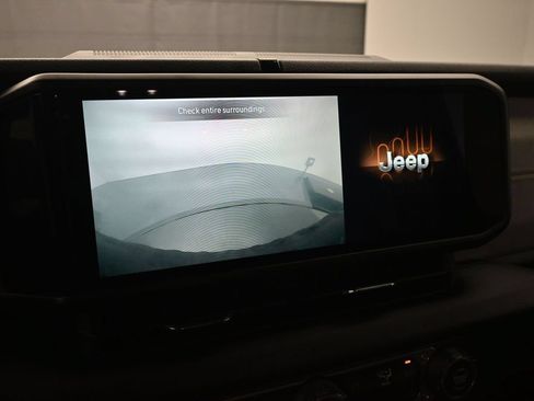 Used 2024 Jeep Wrangler Unlimited AWD/4WD image 15