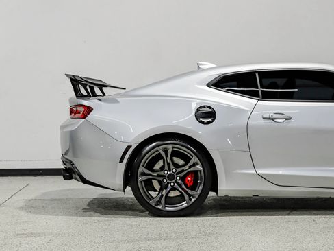 Used 2018 Chevrolet Camaro SS RWD image 12