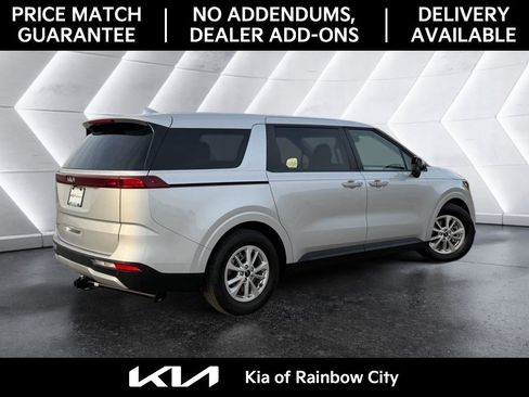 Used 2022 Kia Carnival LX image 5