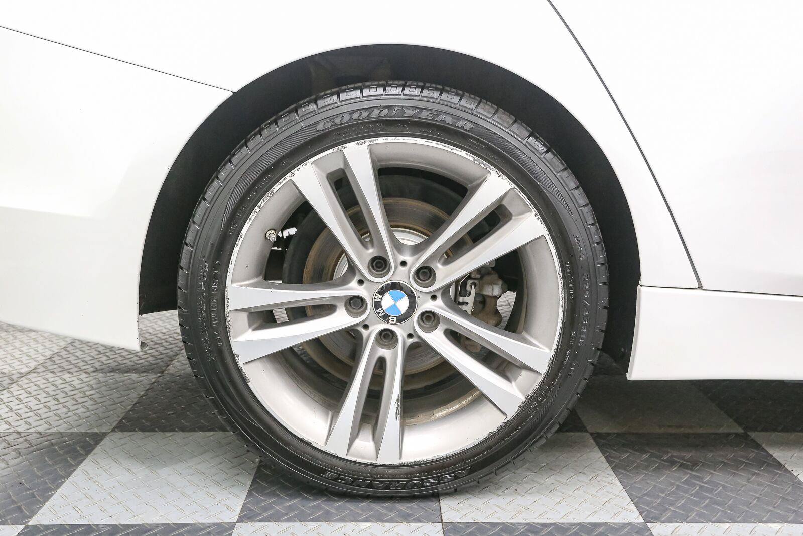 Used 2018 BMW 330i xDrive Sedan AWD/4WD image 15