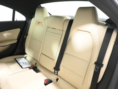 Used 2018 Mercedes-Benz CLA 250 4MATIC image 4