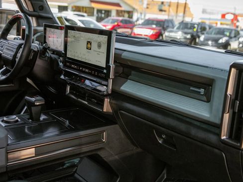 Used 2024 GMC Hummer EV 3X image 11