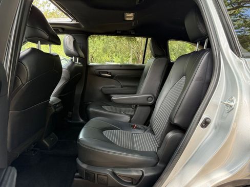 Used 2024 Toyota Highlander XSE AWD/4WD image 39