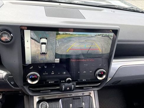 Used 2024 Lexus GX 550 w/ Accessory Package (2T) AWD/4WD image 14