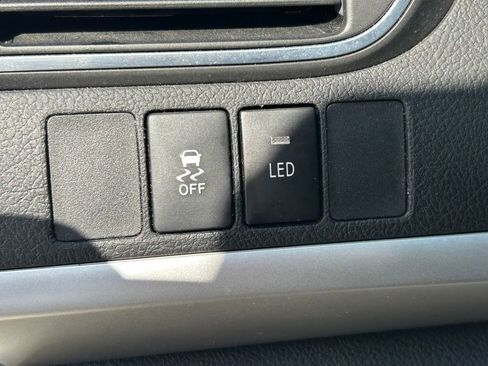 Used 2017 Toyota Camry SE image 24