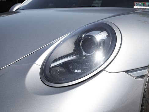 Used 2019 Porsche 911 Carrera GTS RWD image 6