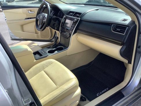 Used 2017 Toyota Camry XLE FWD image 32