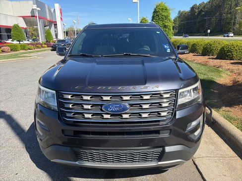 Used 2017 Ford Explorer XLT w/ Equipment Group 202A image 6