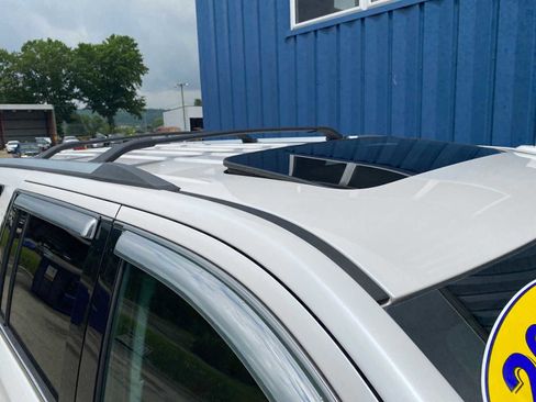 Used 2020 Chevrolet Suburban Premier w/ Premier Plus Edition image 5