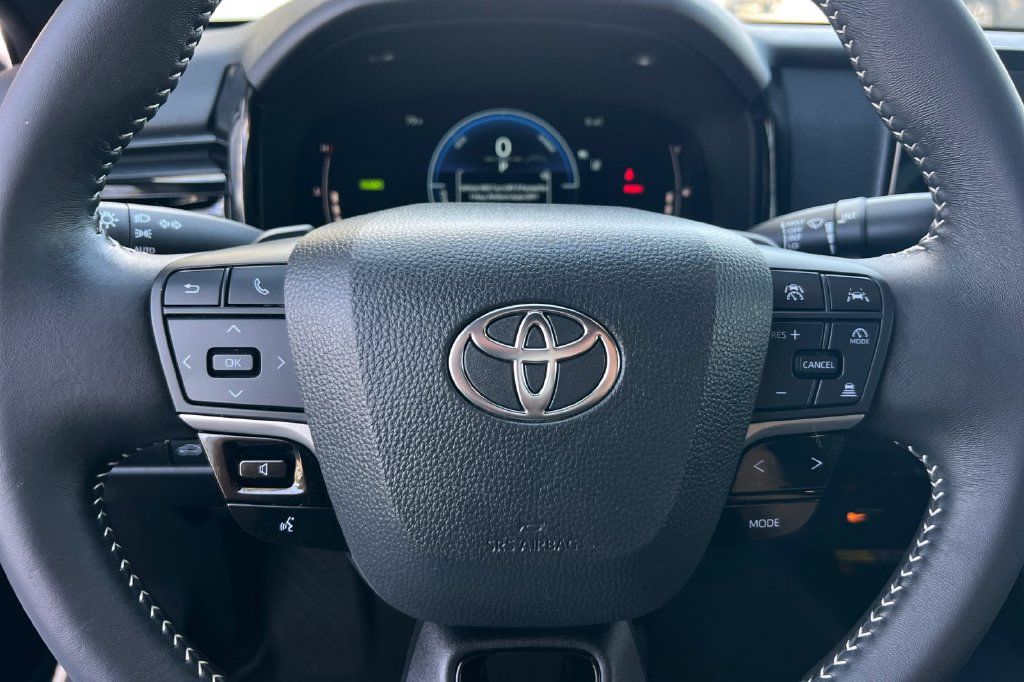 Certified 2025 Toyota Camry SE FWD image 25