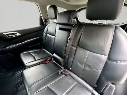 Used 2017 Nissan Pathfinder Platinum image 21