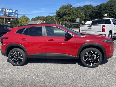 New 2026 Chevrolet Trax RS w/ Driver Confidence Package FWD image 3