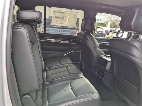 New 2024 Jeep Wagoneer 4WD w/ Premium Group I image 31