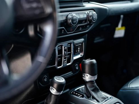 Used 2021 Jeep Gladiator Sport AWD/4WD image 18