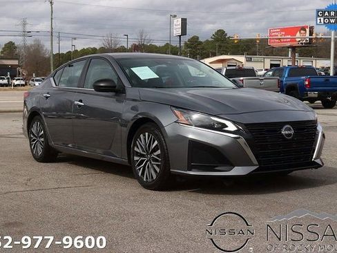 Certified 2024 Nissan Altima 2.5 SV image 1