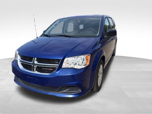 Used 2018 Dodge Grand Caravan SE w/ UConnect Hands-Free Group FWD image 2