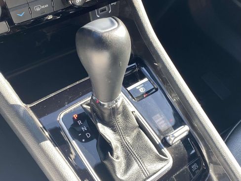 Used 2024 Jeep Compass Latitude image 21