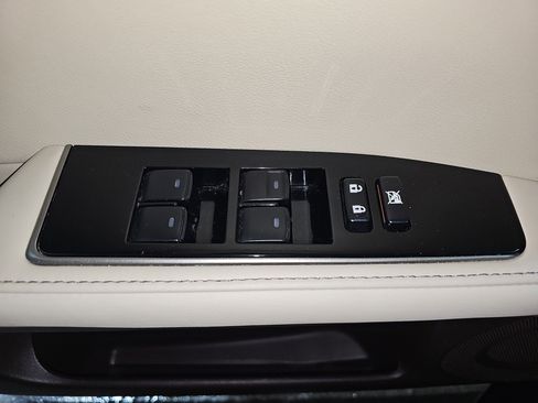 Used 2017 Lexus ES 350 w/ Luxury Package image 29