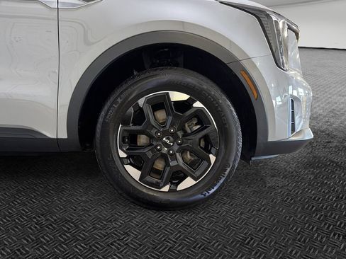 Certified 2024 Kia Sorento S w/ Panoramic Sunroof Package AWD/4WD image 11
