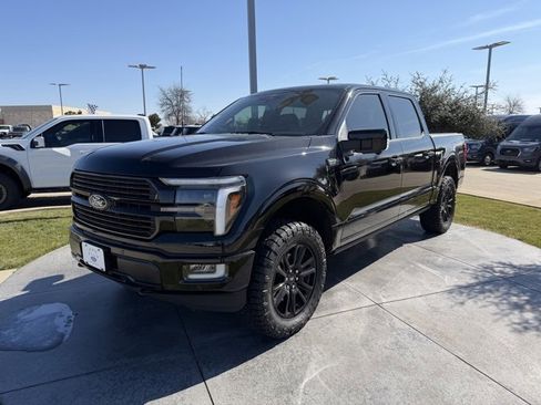 Used 2025 Ford F150 Platinum w/ FX4 Off-Road Package image 3