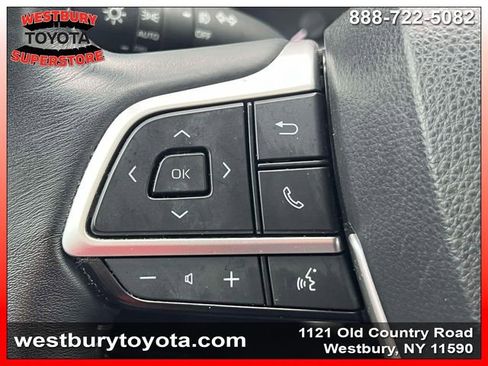 Used 2023 Toyota Highlander XLE image 25
