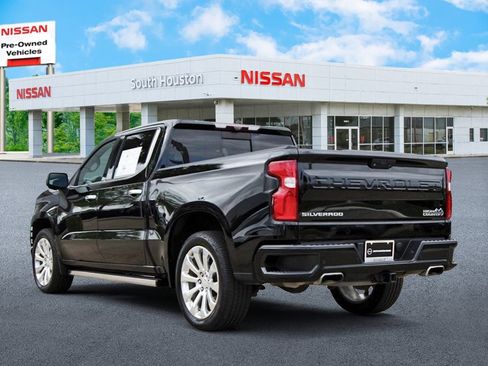 Used 2022 Chevrolet Silverado 1500 High Country w/ Technology Package image 3