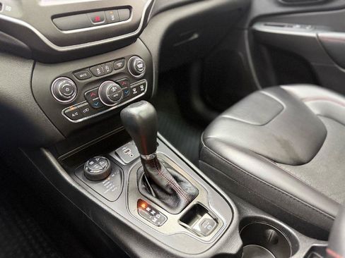 Used 2022 Jeep Cherokee Trailhawk w/ Sun, Sound & Nav Group AWD/4WD image 22