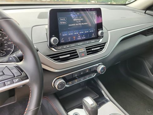 Used 2025 Nissan Altima 2.5 SR image 23