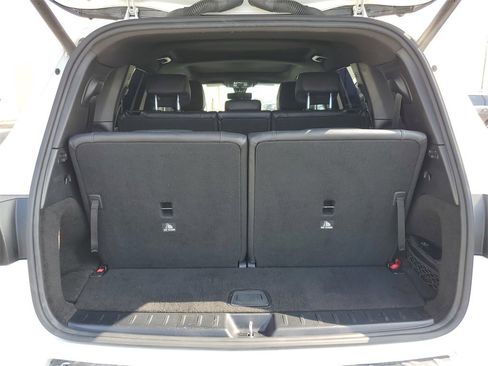 Used 2021 Mercedes-Benz GLB 250 4MATIC image 9