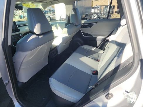 Used 2021 Toyota RAV4 XLE Premium image 14