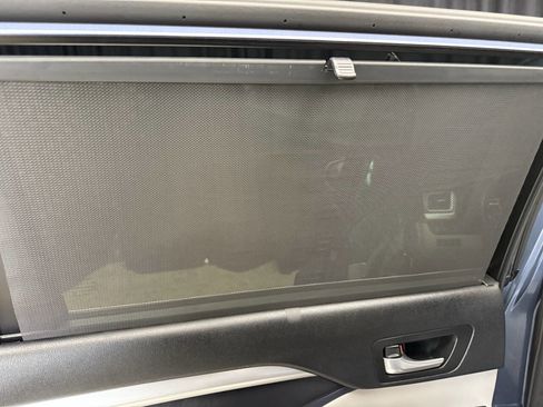 Used 2017 Toyota Highlander XLE image 26