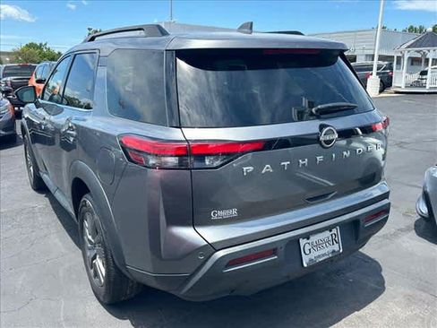 Certified 2025 Nissan Pathfinder SV FWD image 5