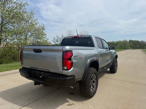 Used 2025 Chevrolet Colorado ZR2 w/ Technology Package AWD/4WD image 3