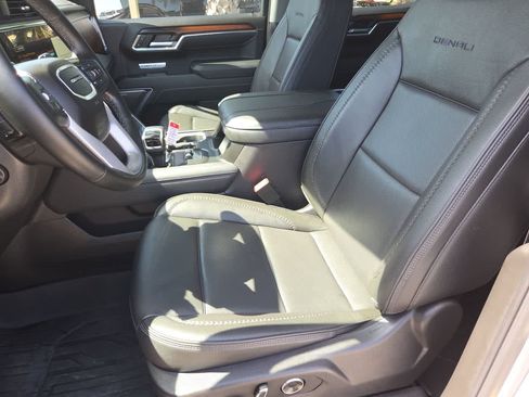 Used 2025 GMC Sierra 1500 Denali w/ Denali Reserve Package AWD/4WD image 19