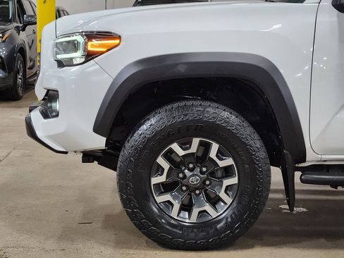 Used 2022 Toyota Tacoma TRD Off-Road AWD/4WD image 5