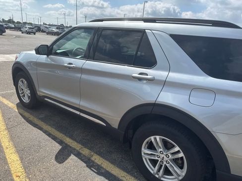 Used 2023 Ford Explorer XLT w/ Equipment Group 202A AWD/4WD image 17