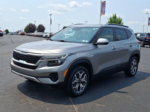 Used 2023 Kia Seltos EX AWD/4WD image 3