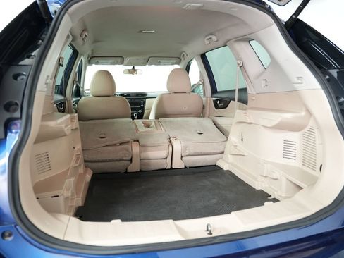 Used 2018 Nissan Rogue SV image 32