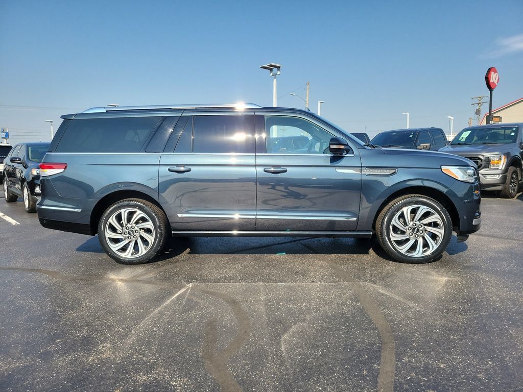 Certified 2022 Lincoln Navigator L Reserve AWD/4WD image 3
