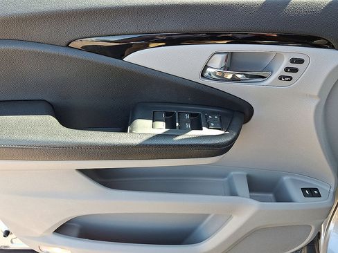 Used 2019 Honda Pilot Touring image 16