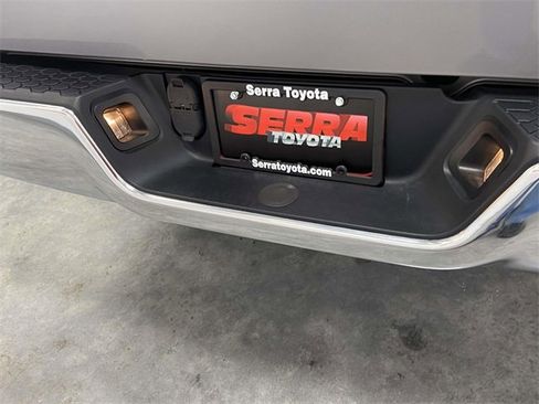 Used 2022 RAM 1500 Classic SLT image 11