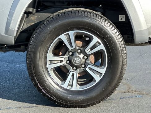Used 2019 Toyota Tacoma TRD Sport image 30