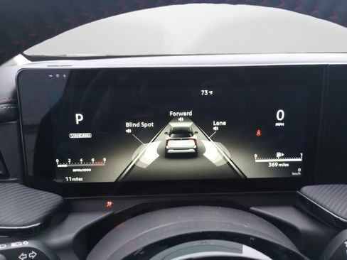 New 2025 Nissan Kicks SR image 11