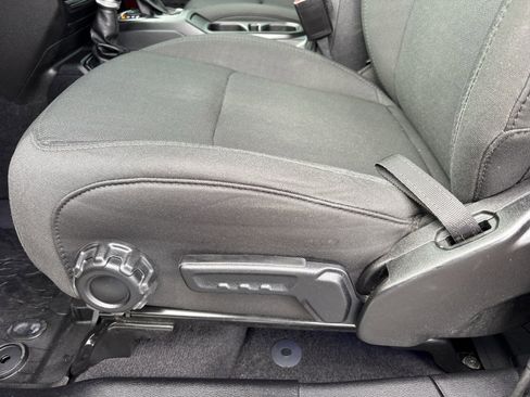 Used 2021 Jeep Gladiator Willys image 19