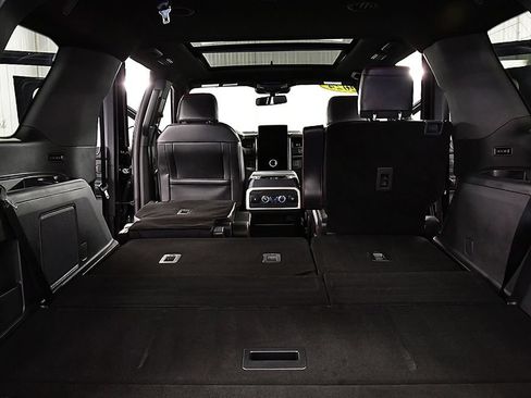 Used 2024 Ford Expedition Limited AWD/4WD image 34