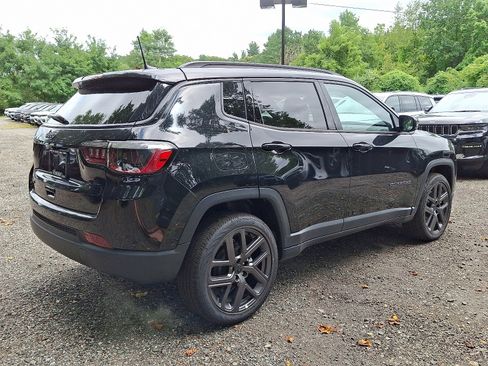 New 2025 Jeep Compass Limited w/ Sun & Sound Group image 4